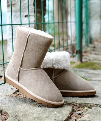 UGG 2016-2017 fotografie pantofi la modă pentru a purta cu cizme ugg de culori diferite în timpul iernii (uzura) UGG 2016-2017 fotografie pantofi la modă pentru a purta cu cizme ugg în timpul iernii, în culori diferite