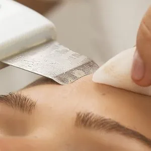 Curățarea cu ultrasunete a feței, care este, contraindicații de peeling cu ultrasunete