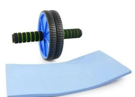 Exercitarea cu o rolă pentru a apăsa corpul cum să facă școală - culturism, sport, fitness (presă) Exercitarea cu o rolă pentru a apăsa corpul cum să facă școală - culturism, sport, fitness