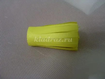 decor de perete cu flori de hîrtie cu mâinile lor (lor) decor de perete cu flori de hîrtie cu propriile mâini