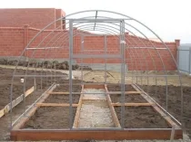 Stabilirea fundației pentru seră, pentru a alege o bază pentru construcția de grinzi, rame de ferestre (implicit) Stabilirea fundației pentru seră, alege o bază pentru construcția de grinzi, rame de ferestre,