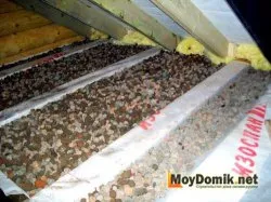 Izolarea termică din vată minerală mansardă podea, spumă de plastic, rumeguș, argilă expandată (izolarea mansardare în casă) Izolarea termică din vată minerală mansardare, spumă de plastic, rumeguș, argilă expandată