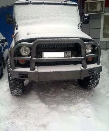 Armat barei de protecție UAZ-469 cu mâinile lor