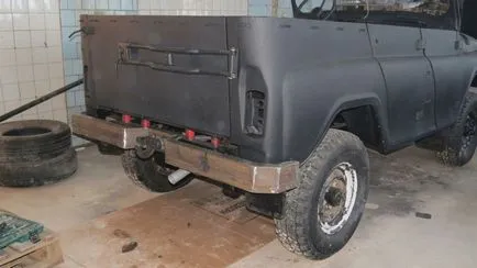 Armat barei de protecție UAZ-469 cu mâinile lor