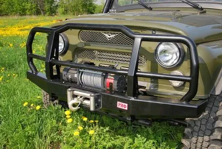Armat barei de protecție UAZ-469 cu mâinile lor