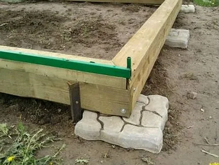 Instalarea fundațiilor pentru sere, o bază aleasă pentru construcția lemnului, ramele ferestrelor, (cu efect de seră) Stabilirea fundației pentru seră, alege o bază pentru construcția de grinzi, rame de ferestre,