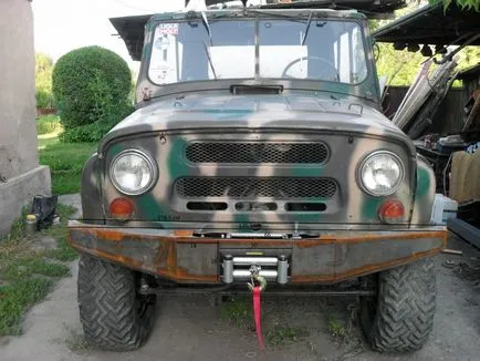 Armat barei de protecție UAZ-469 cu mâinile lor