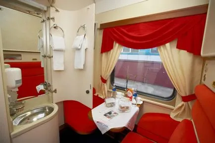 Vagon de lux în interior - compartiment foto pe căile ferate de tren arata ca un loc de lux, precum și numărul de trenuri de tren (tren de lux coupe în fotografie) Vagon de lux în interior - compartiment foto pe căile ferate de tren arata ca un loc de lux, precum și numărul trenului de cale ferată