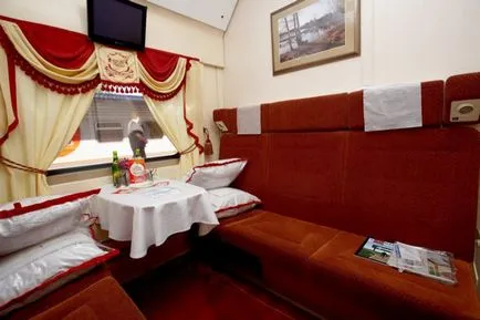 Vagon de lux în interior - compartiment foto pe căile ferate de tren arata ca un loc de lux, precum și numărul de trenuri de tren (tren de lux Foto Căile Ferate) Vagon de lux în interior - compartiment foto pe căile ferate de tren arata ca un loc de lux, precum și numărul trenului de cale ferată