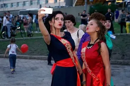 Prom așa cum a fost atunci și cum este acum