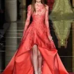 Ținutele pentru fashioniste - în fața scurt, în spatele lung