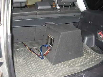 Configurarea unui subwoofer activ în mașină cu mâinile (set) Configurarea unui subwoofer activ în mașină cu mâinile lor
