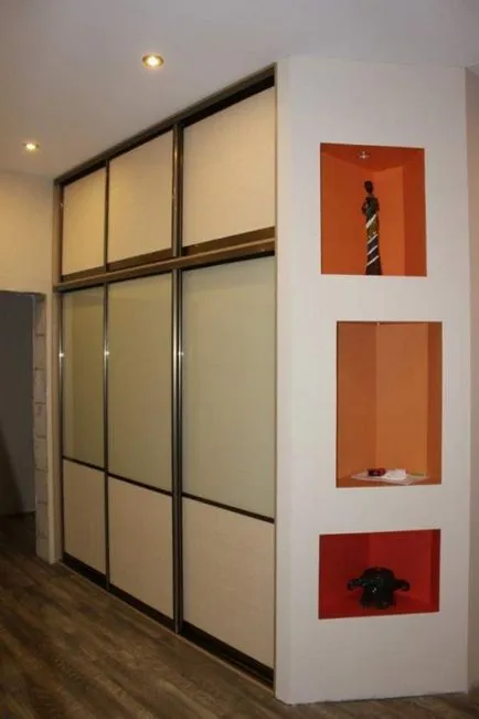Built-in dulap pentru un apartament modern - 19 fotografii (coupe) Built-in dulap glisante pentru un apartament modern - 19 fotografii