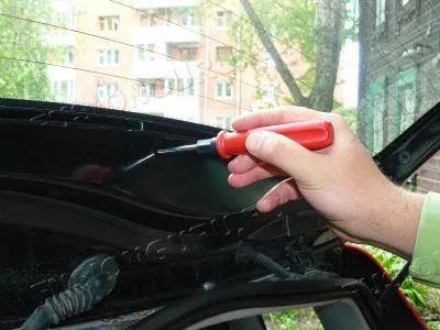 Înlocuire lampă semnal de oprire suplimentară