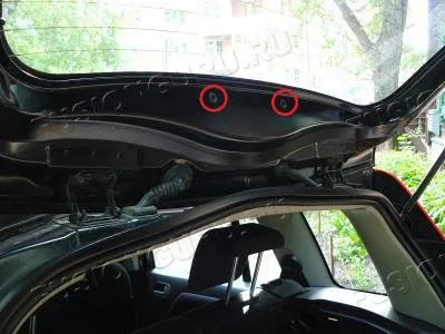 Înlocuire lampă semnal de oprire suplimentară