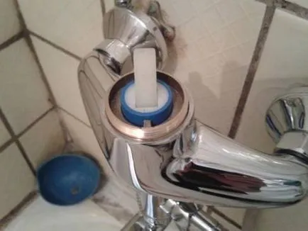 Înlocuirea cartușului de toner într-un mixer repara propriile lor mâini