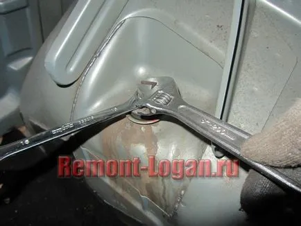 Înlocuirea amortizorul absorbanți (lonjeroane), repararea Reno Logan (rack-uri) Înlocuirea amortizorul absorbanți (lonjeroane), repararea Reno Logan
