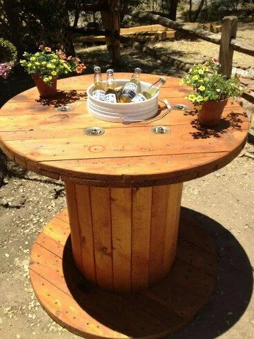 Mobila de uz casnic cu mâinile lor Mobila de uz casnic cu mâinile lor