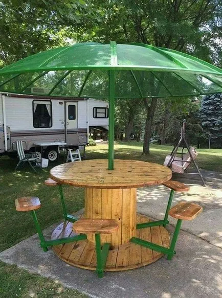 Mobila de uz casnic cu mâinile lor Mobila de uz casnic cu mâinile lor