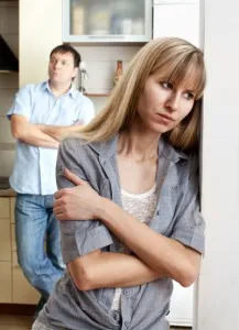 gesturi de comunicare non-verbală, postura, expresiile faciale