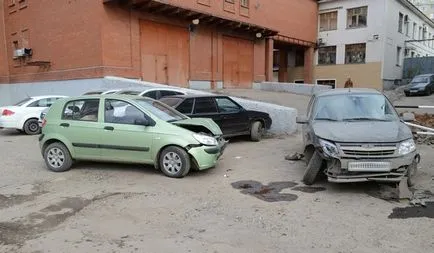 mașina avariată în curte pentru a face mașina avariată în curte pentru a face