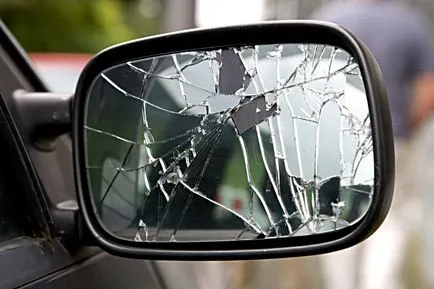 mașina avariată în curte pentru a face mașina avariată în curte pentru a face