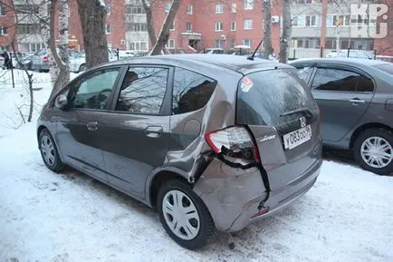 mașina avariată în curte pentru a face mașina avariată în curte pentru a face