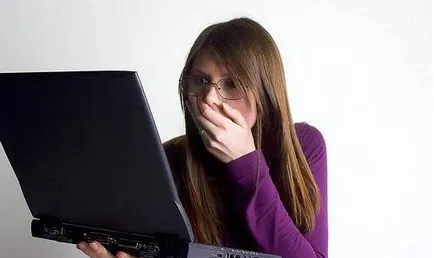 ecran albastru pe un computer care este