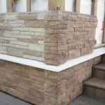 Cu vedere spre casa fațadă și subsol cu ​​panouri din plastic sub piatră (62 poze)