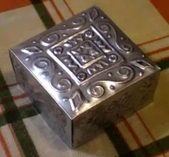 Care sunt făcute din metal Care sunt făcute din metal