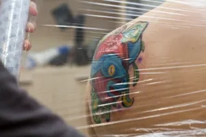 E ca un tatuaj