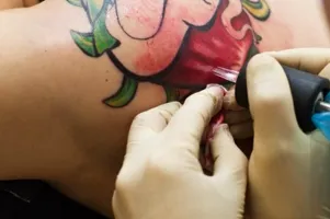 E ca un tatuaj