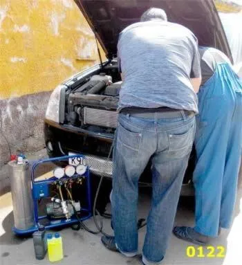Cât de des se umple de aer condiționat în mașină