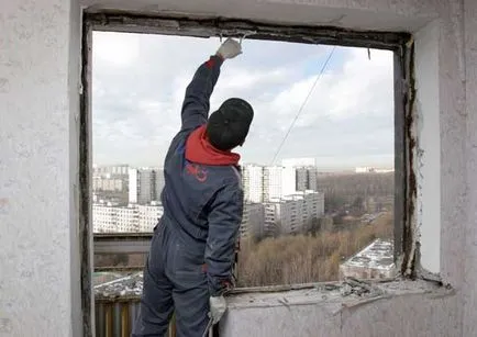 Începe repararea plafonului Începe repararea plafonului