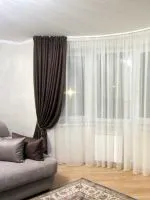 decorare fereastră în camera de zi
