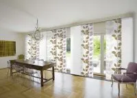 decorare fereastră în camera de zi