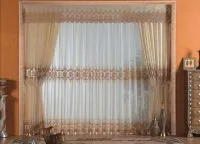 decorare fereastră în camera de zi