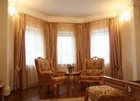decorare fereastră în camera de zi