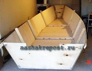 Producția de bărci cu mâinile lor