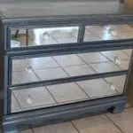Mobila de uz casnic cu mâinile lor Mobila de uz casnic cu mâinile lor