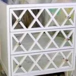 Mobila de uz casnic cu mâinile lor Mobila de uz casnic cu mâinile lor