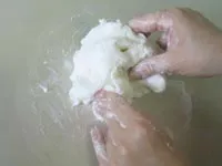 Cum este din material plastic