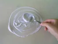 Cum este din material plastic
