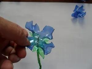 Ca de sticle de plastic pentru a face flori Ca de sticle de plastic pentru a face flori