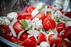 Cât de multe calorii intr-o salata cu rosii