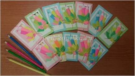invitație carte poștală la bal într-o școală primară cu mâinile lor (creioane colorate din hârtie) invitație carte poștală la bal într-o școală primară cu mâinile lor