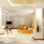 Podium în apartament cu mâinile sale
