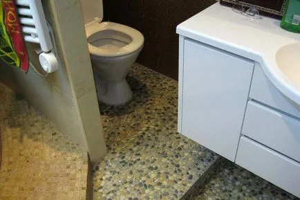 Podium în apartament cu mâinile sale