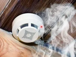 Cum se instalează un sistem de alarmă de incendiu Cum se instalează un sistem de alarmă de incendiu