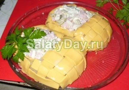 Salata cu sunca branza de rosii Salata cu sunca branza de rosii